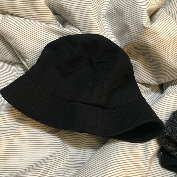 Black bucket hat - Picture 1 of 1